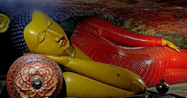 Liegender Buddha - Fotografie - Momo Kohlschmidt - Die Künstlergruppe Mangan25