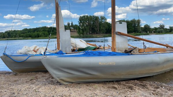 Flusssegeln - Faltboot Delphin 140 - Die Künstlergruppe Mangan25